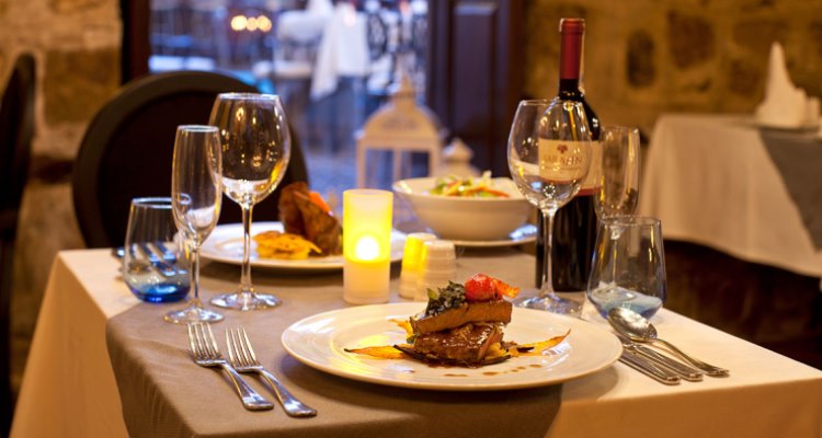 Don't Miss These 7 Things While Choosing A Fine Dining Place